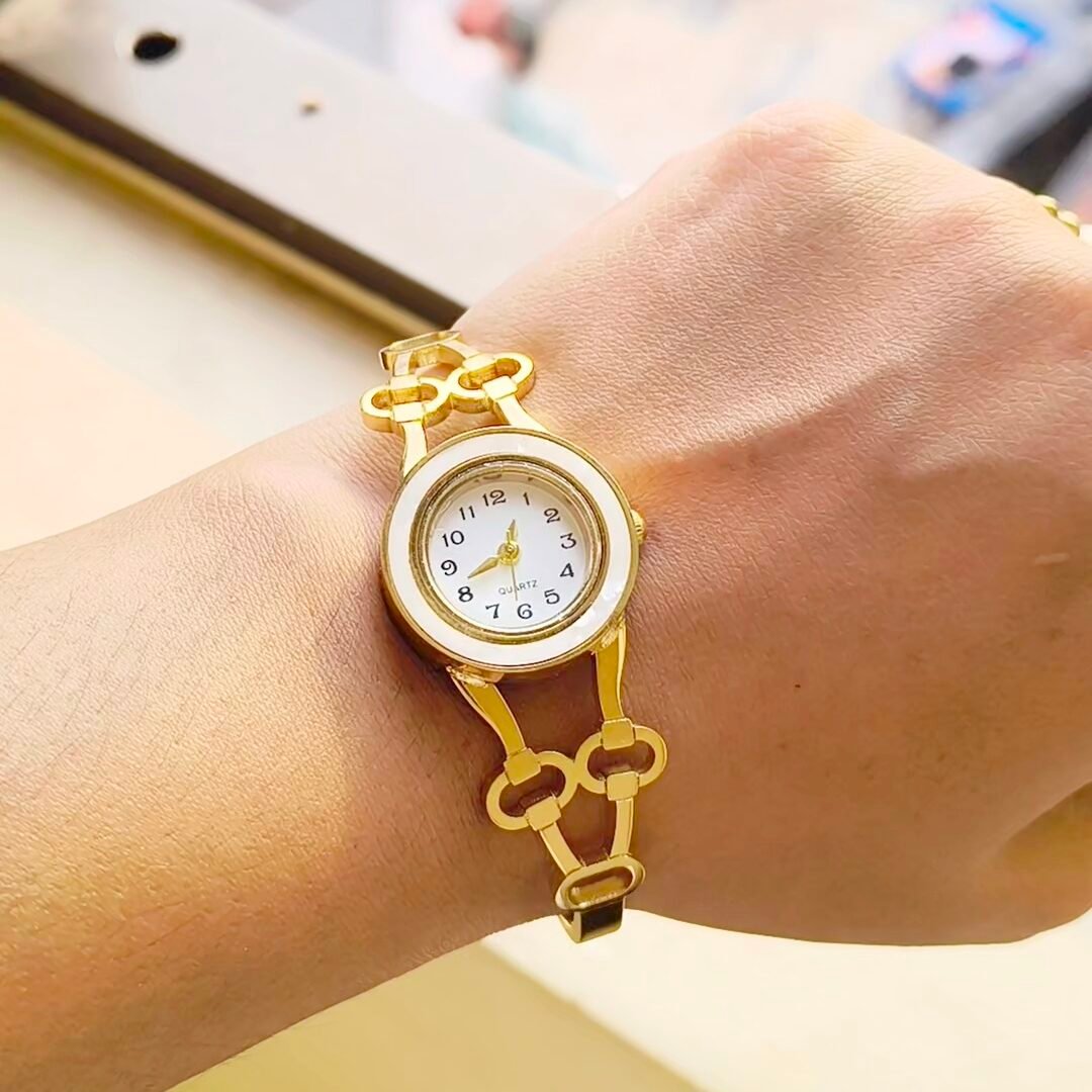 Elegant gold-tone analog bracelet watch with white round dial for women