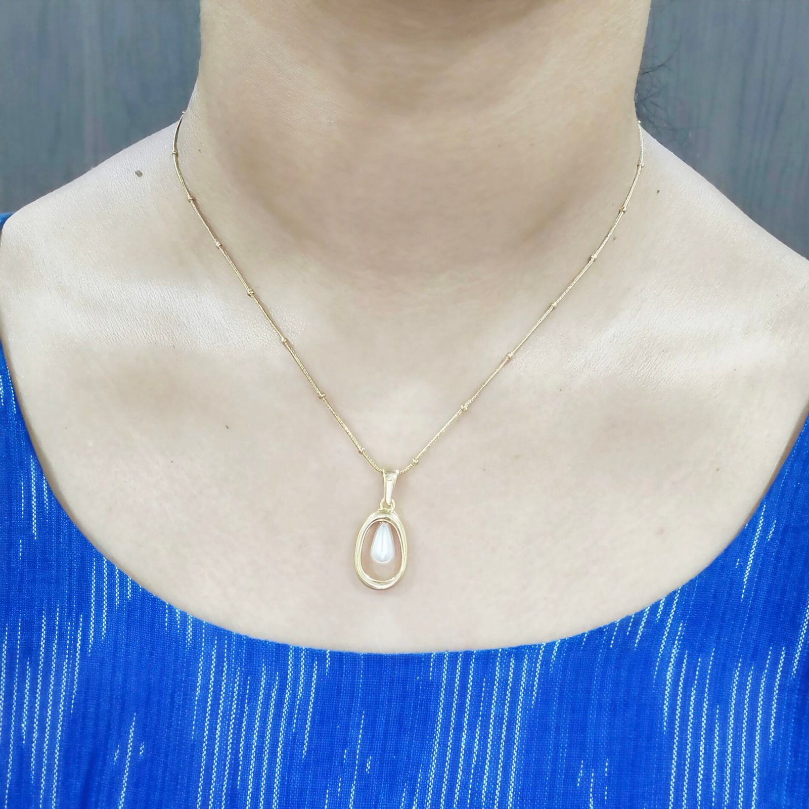 Floating Pearl Oval Pendant Necklace - Veda Finery