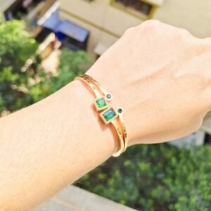 VedaFinery-Elegant-Emerald-Fusion-Bracelet-