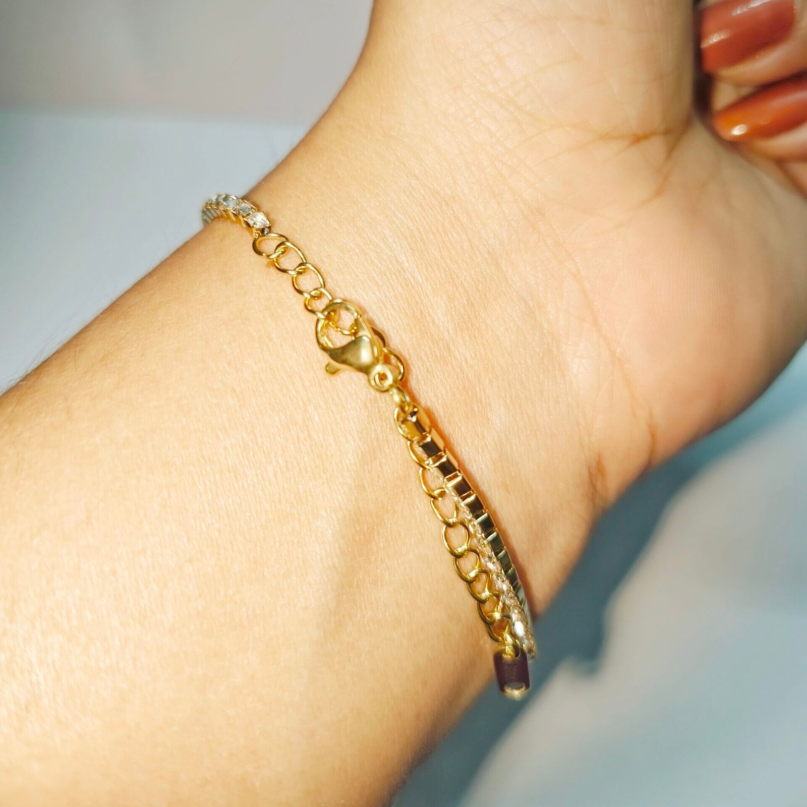 Elegant Emerald Heart Tennis Bracelet for Women featuring a green heart-shaped cubic zirconia stone with sparkling crystal tennis chain in a gold finish.