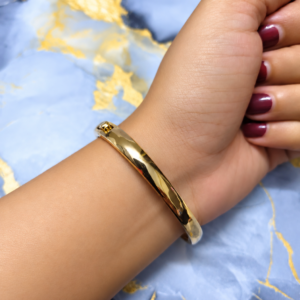 Golden Clover Luxe Watch for Women with Gold-Tone Bracelet and Sparkling Crystal Clover Dial